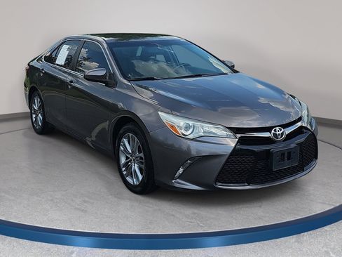Used 2015 Toyota Camry SE FWD image 3