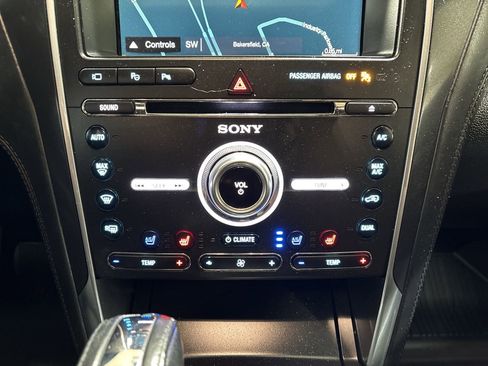Used 2018 Ford Explorer Platinum image 19