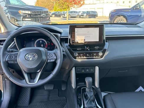 Used 2025 Toyota Corolla Cross XLE image 16