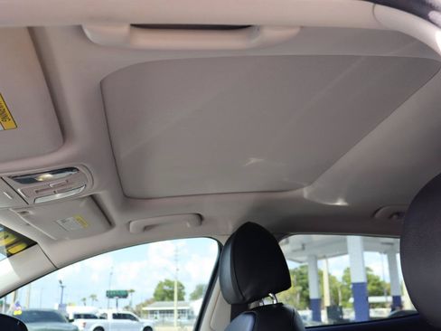 Used 2018 Kia Stinger Premium RWD image 27