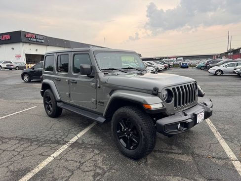 Used 2021 Jeep Wrangler Unlimited Sahara AWD/4WD image 8