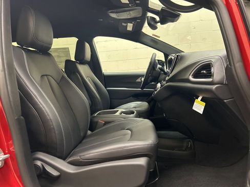 New 2026 Chrysler Pacifica Select FWD image 12