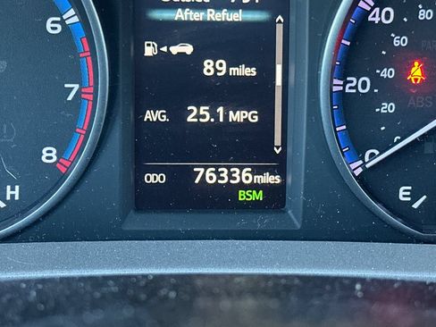 Used 2018 Toyota RAV4 XLE FWD image 26