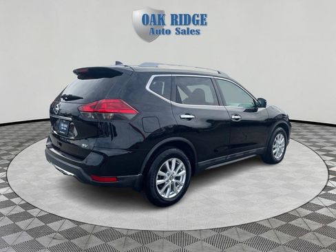 Used 2017 Nissan Rogue SV w/ SV Premium Package image 5