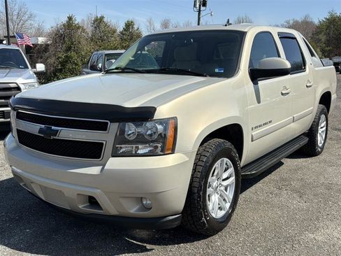 Used 2007 Chevrolet Avalanche LT image 1