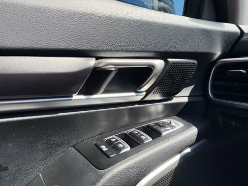 Used 2023 Kia Telluride S AWD/4WD image 11