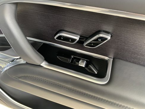 Used 2025 Land Rover Range Rover Autobiography image 44