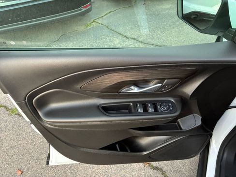 Used 2024 GMC Terrain SLE image 20