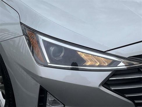 Used 2019 Hyundai Elantra SEL image 10