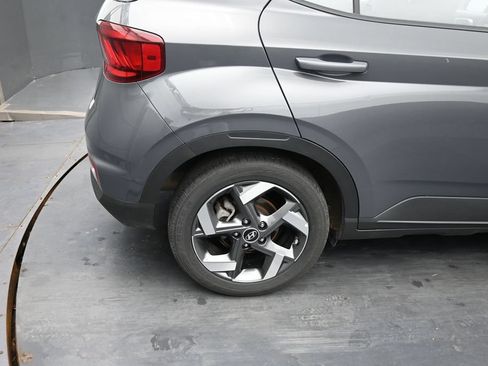 Used 2025 Hyundai Venue SEL FWD image 9