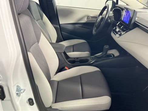 Used 2025 Toyota Corolla LE w/ LE Premium Package FWD image 29