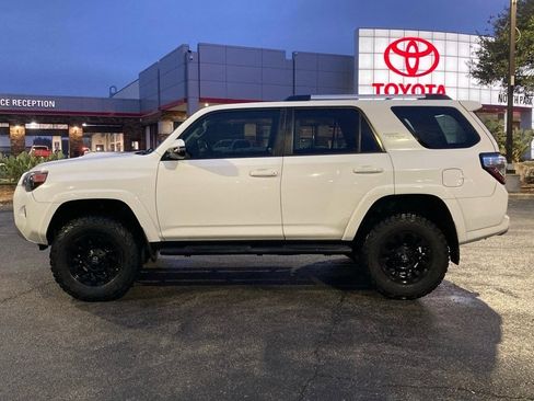 Used 2017 Toyota 4Runner TRD Off-Road Premium image 8