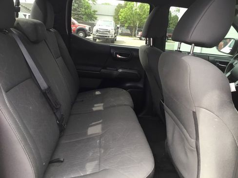Used 2016 Toyota Tacoma TRD Sport w/ Towing Package AWD/4WD image 12