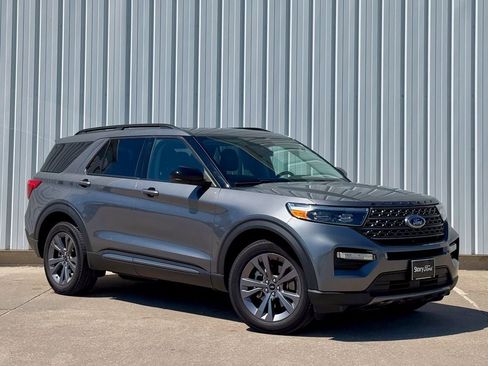 Used 2023 Ford Explorer XLT w/ Equipment Group 202A AWD/4WD image 8