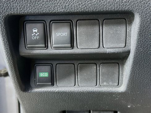 Used 2015 Nissan Rogue SV image 16