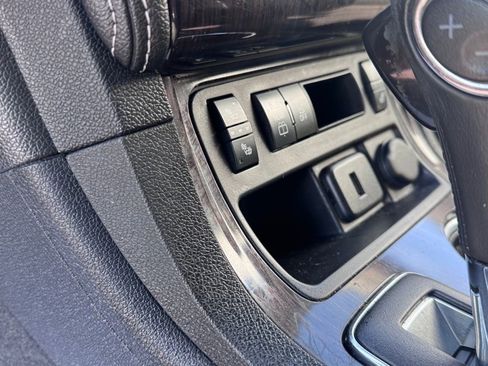 Used 2017 Chevrolet Traverse LT w/ Style and Technology Package image 18