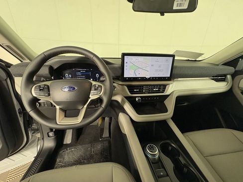 New 2026 Ford Explorer Active w/ Active Comfort Package RWD image 7