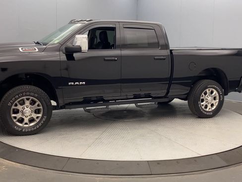 Used 2024 RAM 2500 Laramie AWD/4WD image 9