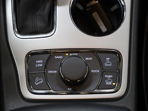 Used 2020 Jeep Grand Cherokee High Altitude image 19