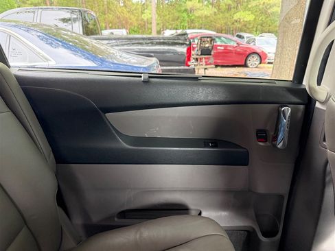 Used 2015 Honda Odyssey EX-L image 19