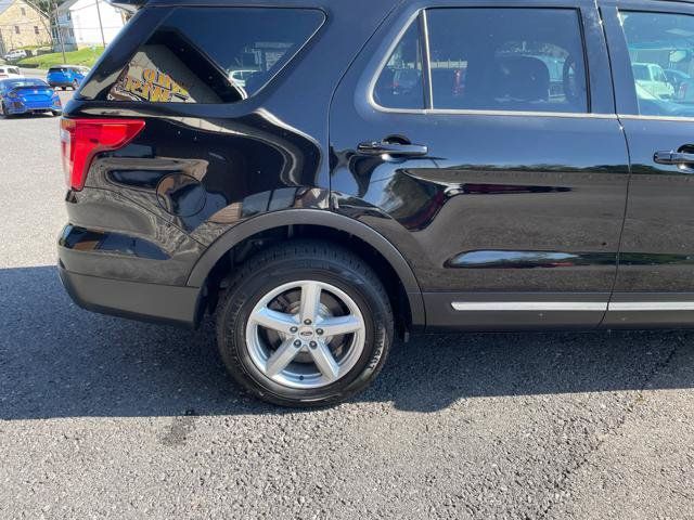Used 2017 Ford Explorer XLT w/ Equipment Group 202A AWD/4WD image 8