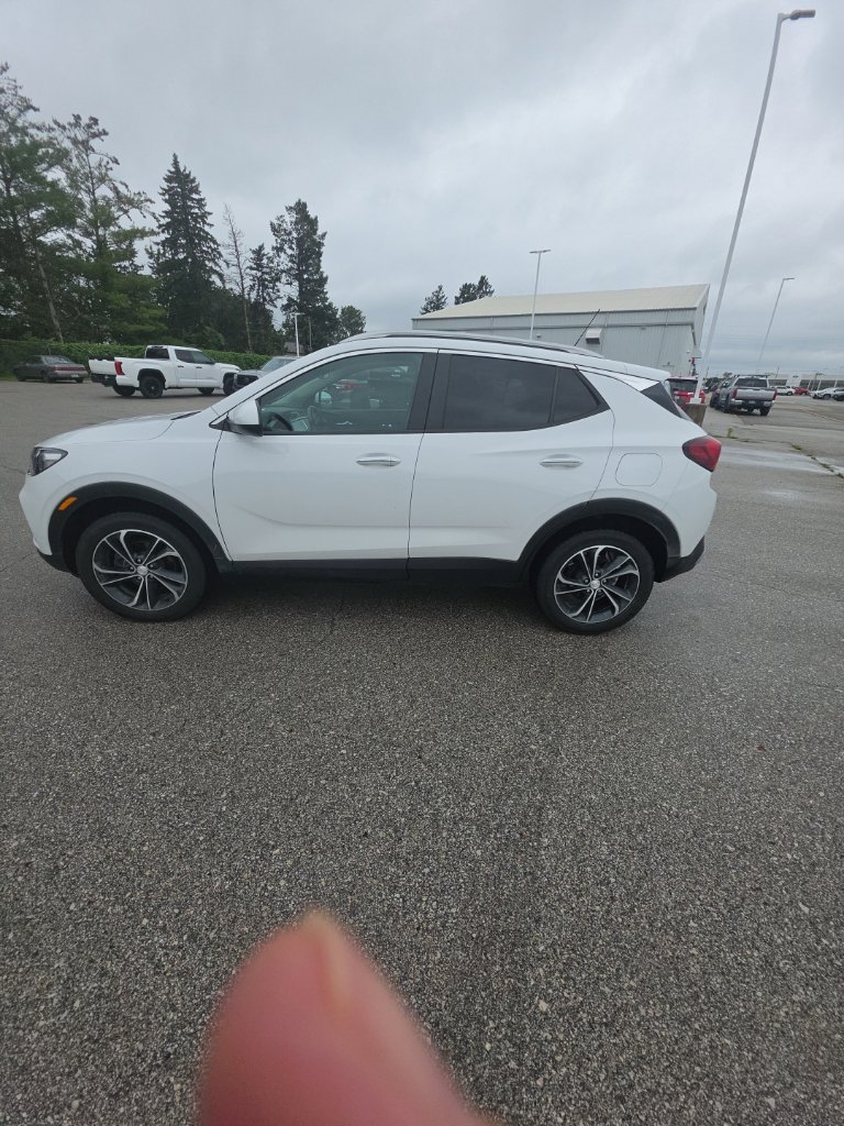 Used 2020 Buick Encore GX Select AWD/4WD image 1