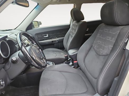 Used 2013 Kia Soul + w/ Audio Pkg image 9