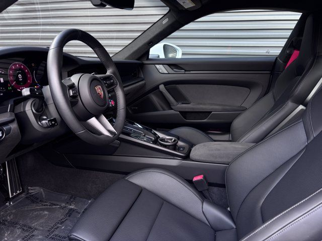 Certified 2025 Porsche 911 Carrera GTS RWD image 4