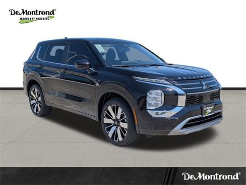 New 2025 Mitsubishi Outlander SE image 3