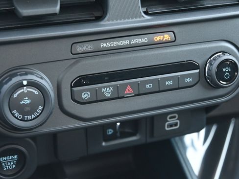 New 2025 Ford Maverick Lariat w/ Black Appearance Package image 25