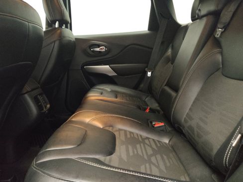 Used 2022 Jeep Cherokee Latitude AWD/4WD image 18