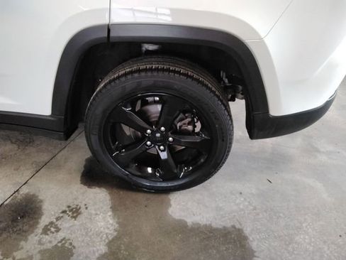 Used 2023 Jeep Grand Cherokee Limited w/ Luxury Tech Group II image 19