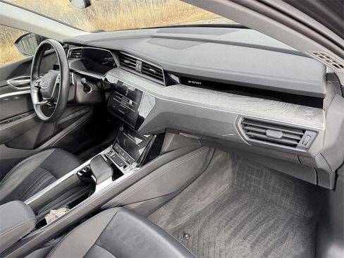 Used 2021 Audi e-tron Premium w/ Convenience Plus Package image 31