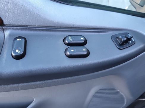 Used 2002 Ford F250 XL image 11