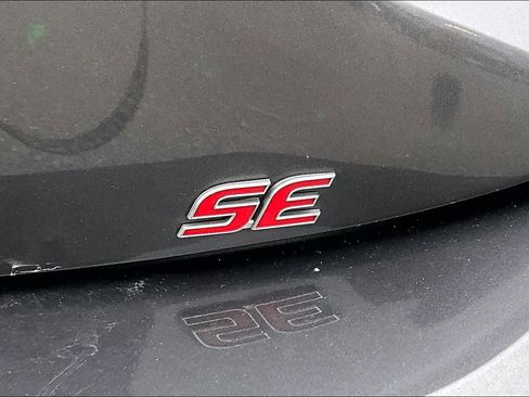 Used 2021 Toyota Corolla SE image 9