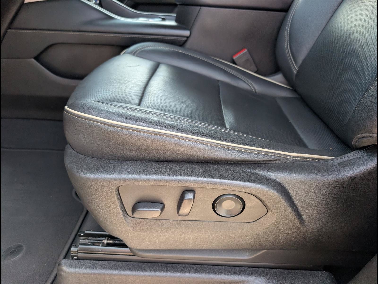 Used 2021 GMC Yukon SLT RWD image 11