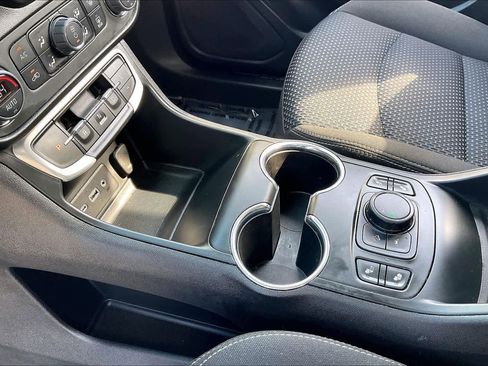 Used 2022 GMC Terrain SLE w/ Driver Convenience Package image 12