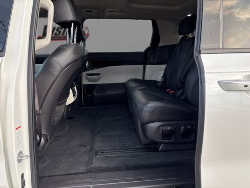 Used 2023 Kia Carnival SX Prestige image 10