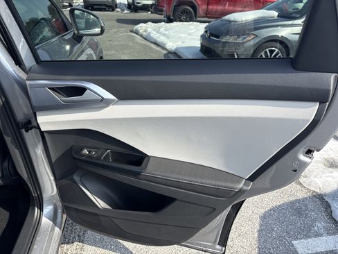 New 2026 Volkswagen Taos SE image 14