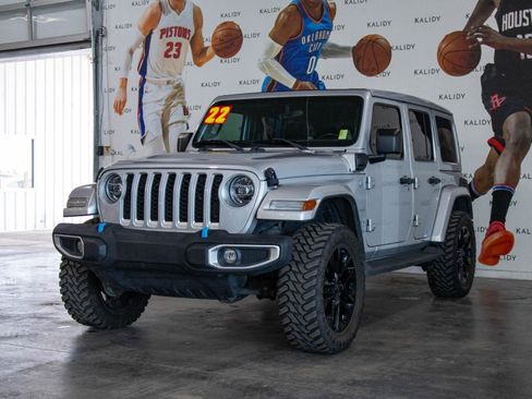 Used 2022 Jeep Wrangler Unlimited Sahara w/ Cold Weather Group AWD/4WD image 21