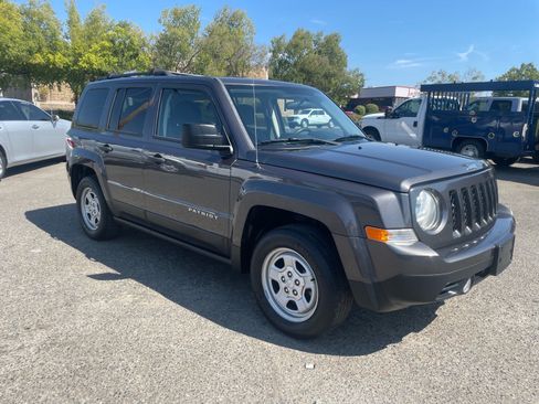 Used 2015 Jeep Patriot Sport FWD image 7