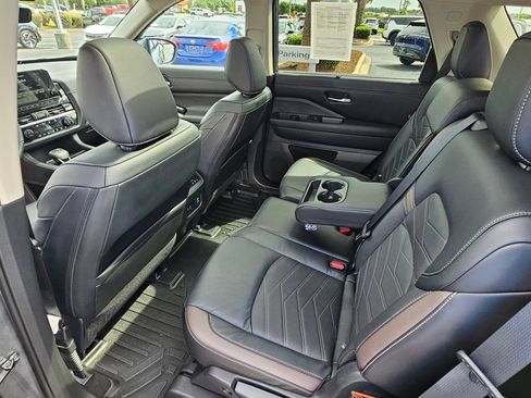 Certified 2023 Nissan Pathfinder Platinum w/ Cargo Package AWD/4WD image 13