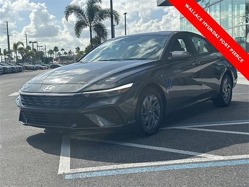 Used 2024 Hyundai Elantra SEL image 2