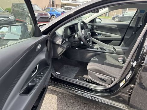 New 2026 Hyundai Elantra SE FWD image 18