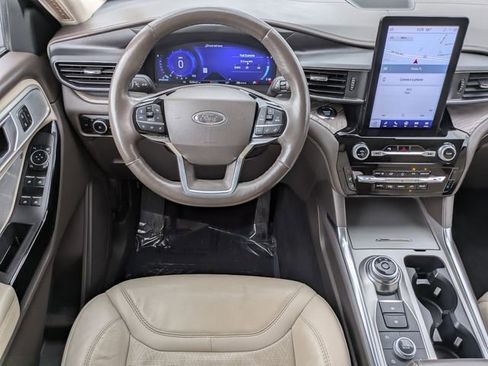 Certified 2023 Ford Explorer Platinum w/ Technology Package image 16