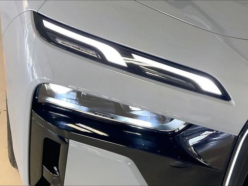 New 2026 BMW i7 xDrive60 AWD/4WD image 13