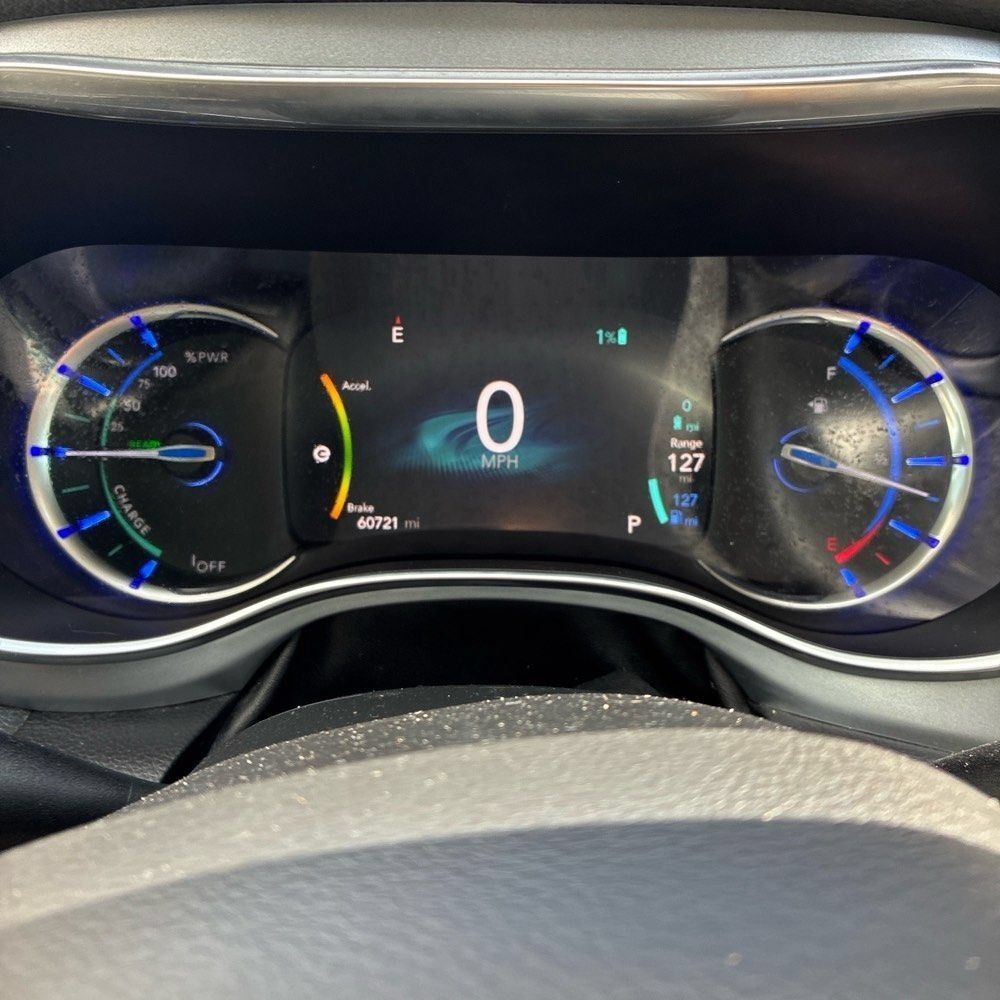 Used 2020 Chrysler Pacifica Limited w/ Advanced Safetytec Group FWD image 8
