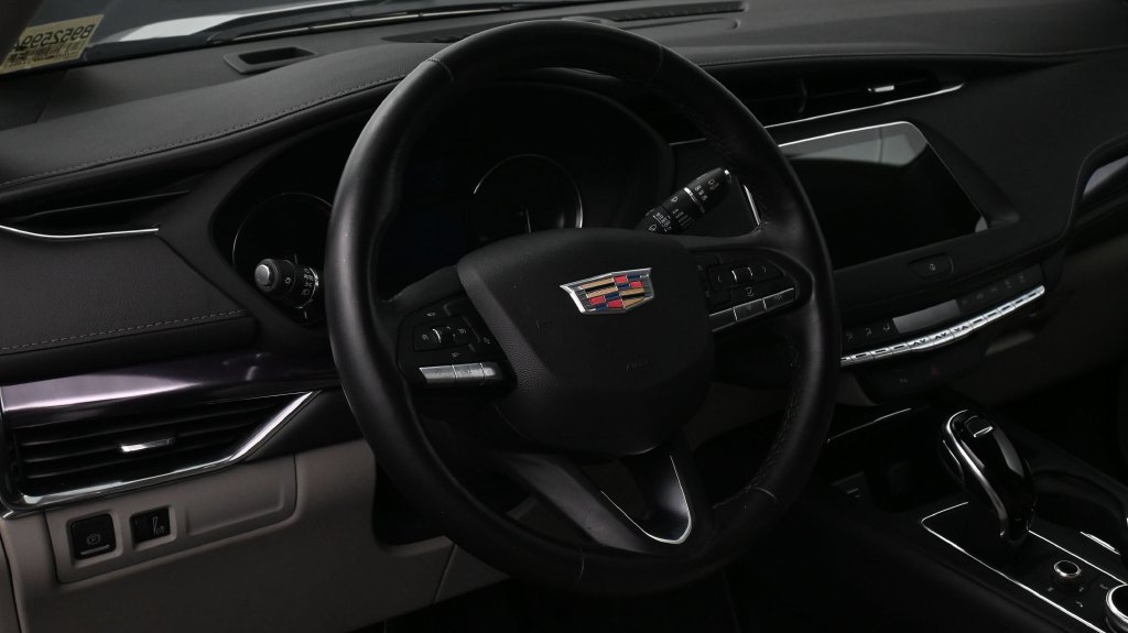 Used 2022 Cadillac XT4 Luxury FWD image 9
