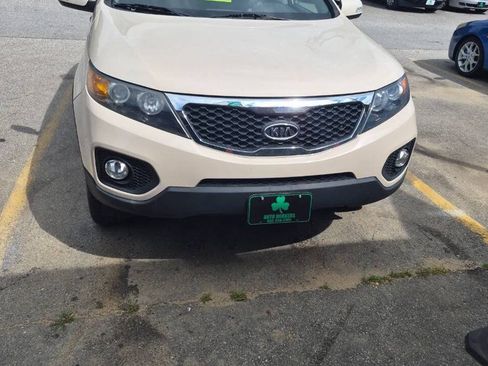 Used 2011 Kia Sorento EX w/ Premium Pkg AWD/4WD image 2
