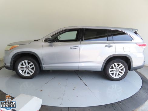 Used 2016 Toyota Highlander LE FWD image 7